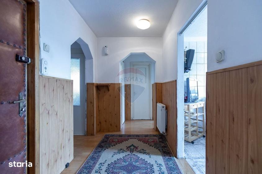 Apartament cu 3 camere decomandat, mobilat în Narcisa