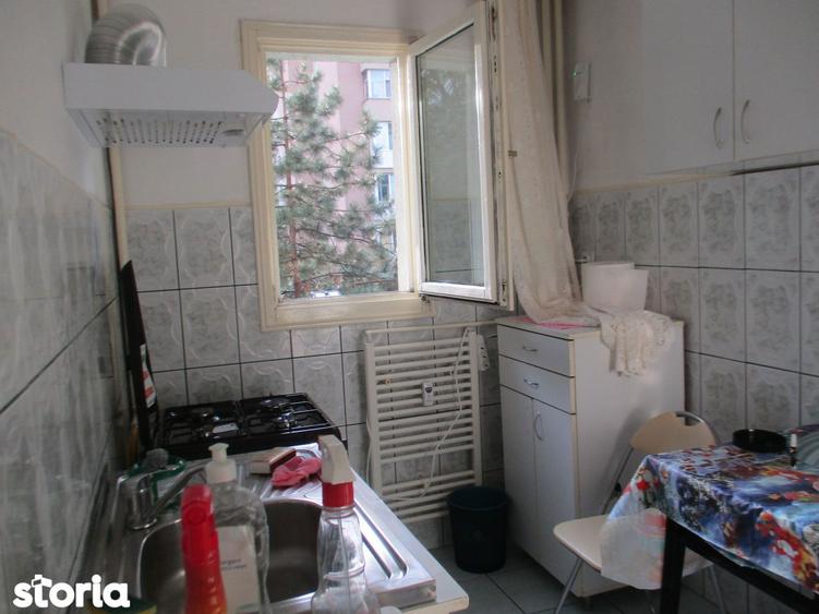 Apartament cu 3 camere decomandat în Drumul Taberei — fotografia 1
