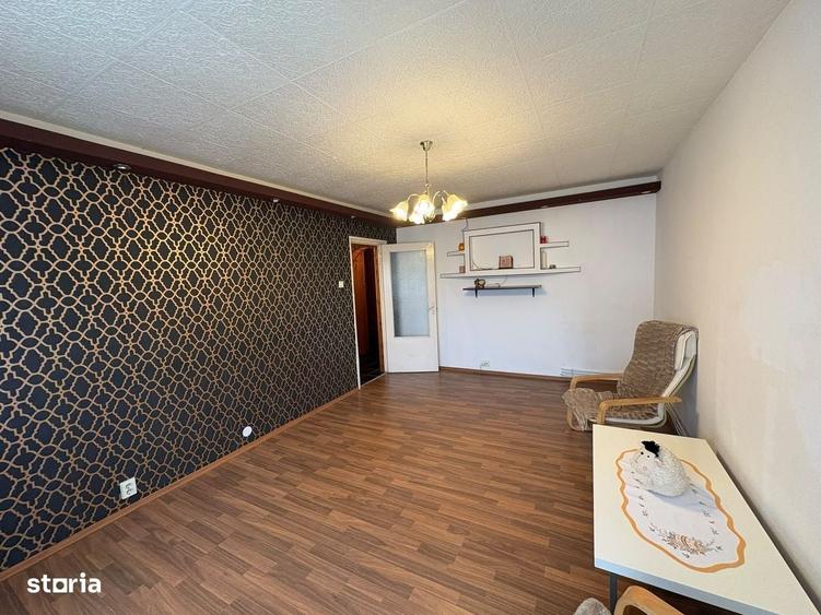 Apartament cu 4 camere decomandat în Central