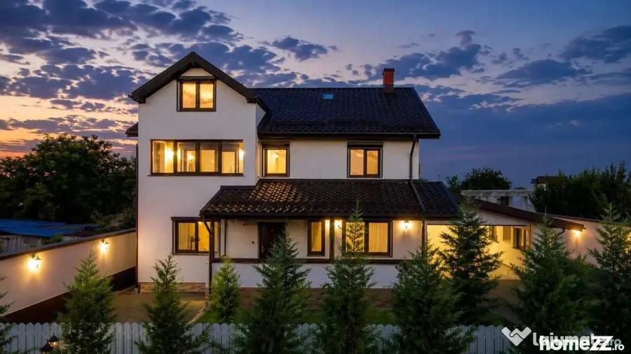 Casă cu 7 camere cu Teren 492 Mp în Central