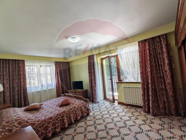 Casă individuală cu 14 camere cu Teren 1050 Mp în Cioplea