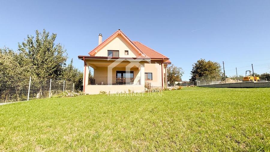 Casă individuală cu 5 camere cu Canalizare în Jucu de Sus
