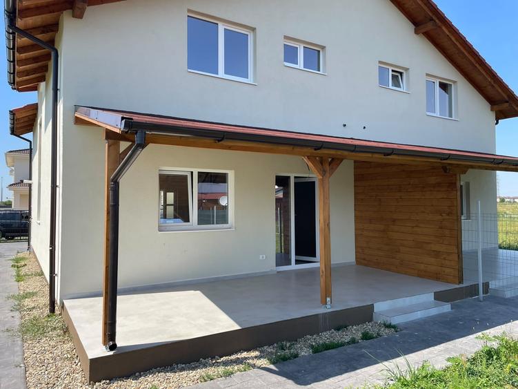 Duplex cu 4 camere cu Teren 300 Mp în Moșnița Nouă