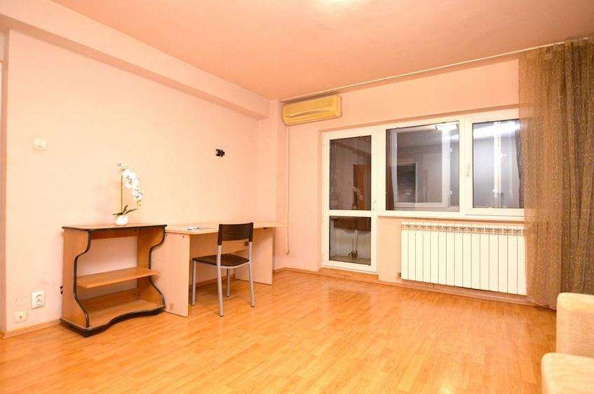 Apartament cu 2 camere semidecomandat, mobilat în Decebal
