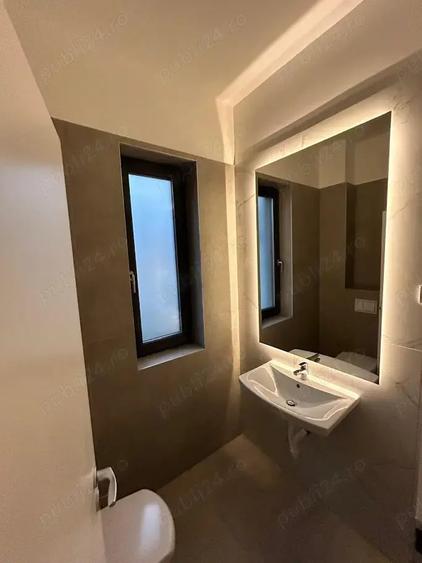 Apartament cu 3 camere semidecomandat în Aradului