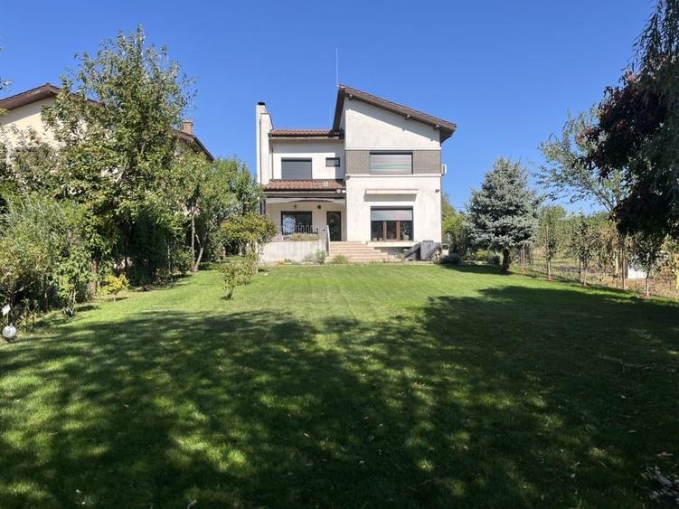 Casă individuală cu 4 camere cu Garaj în Petrăchioaia