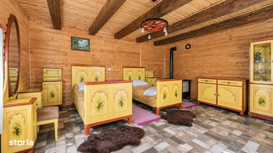 Casă cu 4 camere în Purcăreni
