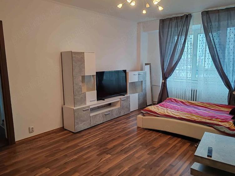 Apartament cu 3 camere semidecomandat, mobilat în Cantemir
