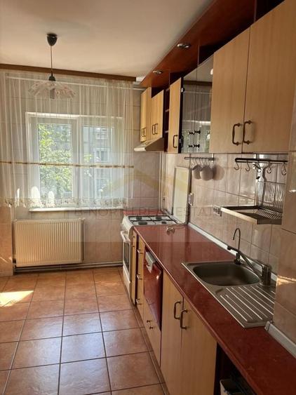 Apartament cu 3 camere decomandat, mobilat în Cotroceni