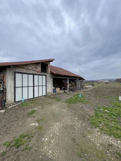 Casă cu Teren 5561 Mp în Central