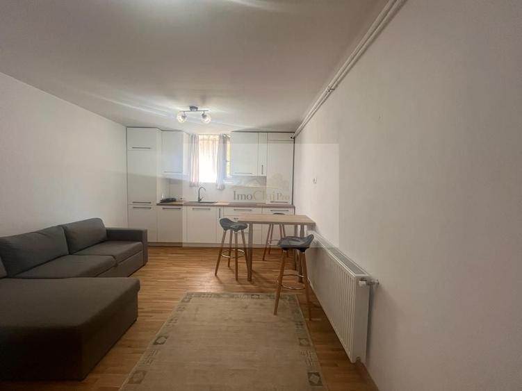 Apartament cu 3 camere semidecomandat, mobilat în Ultracentral