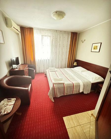 Casă cu 12 camere cu Teren 320 Mp în Sud