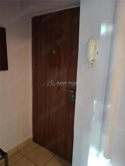Apartament cu 2 camere semidecomandat în Micro III