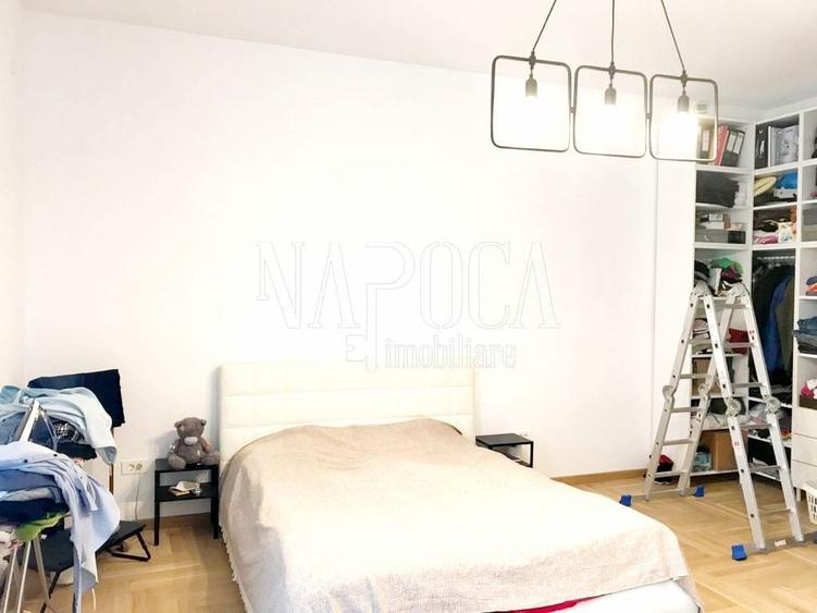 Apartament cu 4 camere semidecomandat în Central