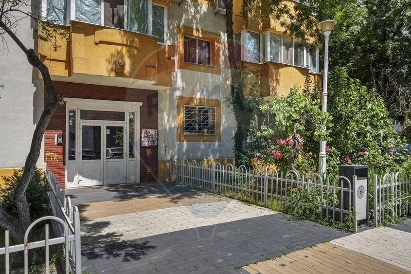 Apartament cu 4 camere decomandat, mobilat în Sebastian