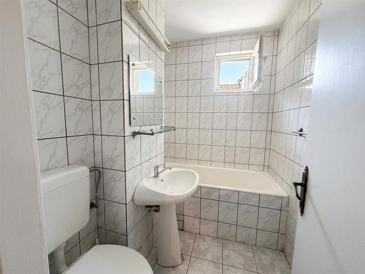 Apartament cu 3 camere decomandat în Dacia