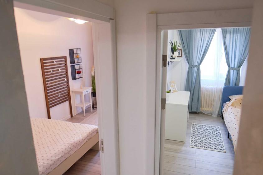 Apartament cu 3 camere semidecomandat în Soarelui