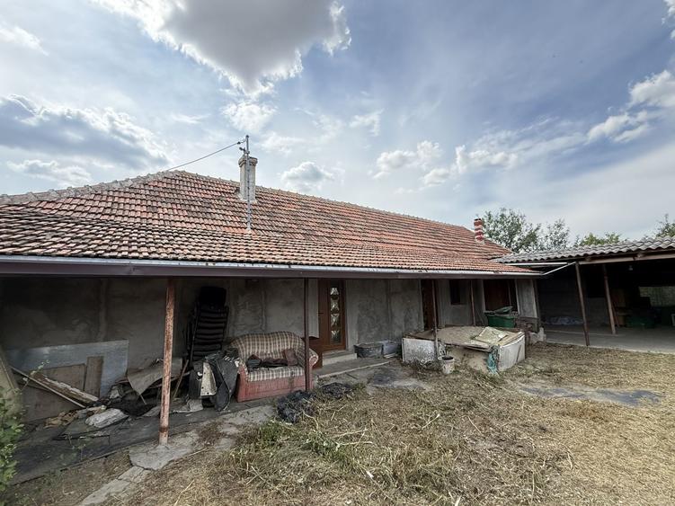 Casă individuală cu 2 camere cu Canalizare în Caporal Alexa