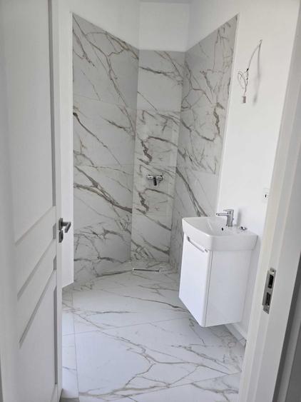 Apartament cu 3 camere semidecomandat în Lacul Morii