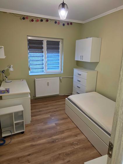 Apartament cu 3 camere semidecomandat în Rogerius
