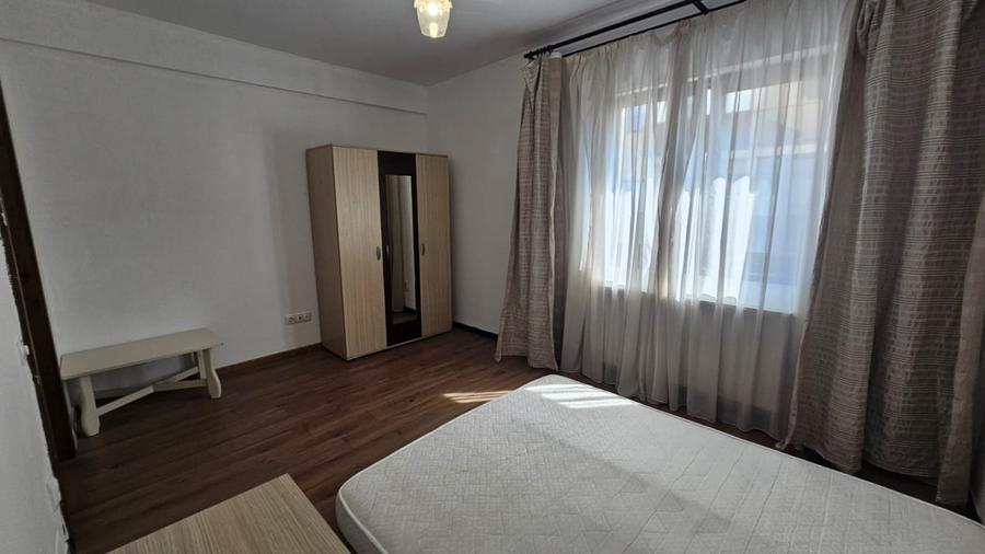 Apartament cu 4 camere semidecomandat în Europa