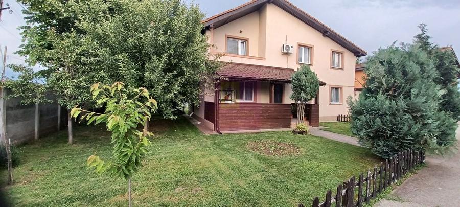 Casă individuală cu 4 camere cu Canalizare în Săbăreni