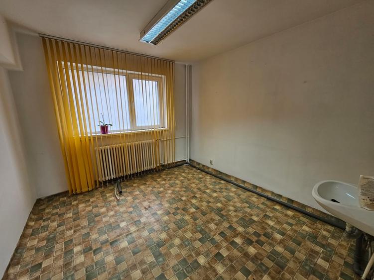 Apartament cu 3 camere decomandat în Națiunile Unite