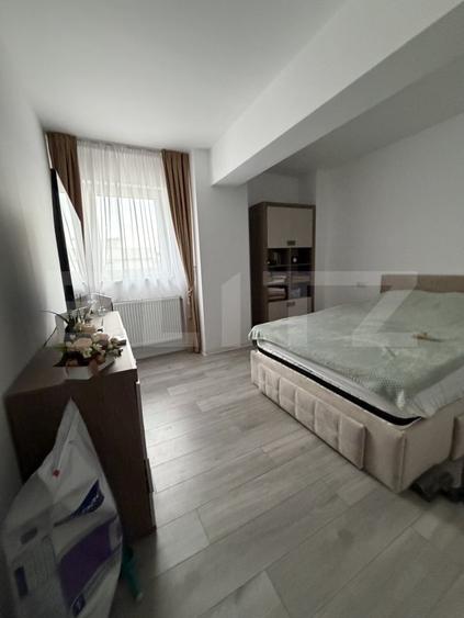 Apartament cu 3 camere semidecomandat, mobilat în Independenței