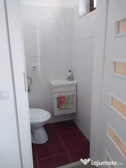 Apartament cu 3 camere semidecomandat în Mărăști