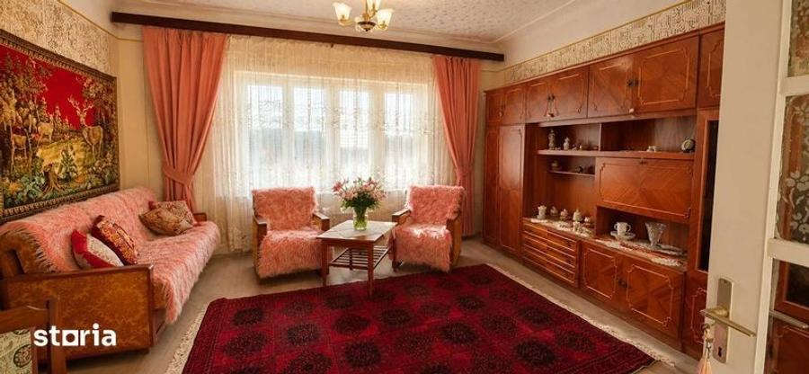 Casă cu 4 camere cu Teren 700 Mp în Bozovici