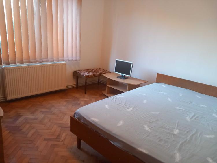 Apartament cu 3 camere decomandat în Dâmbu Pietros