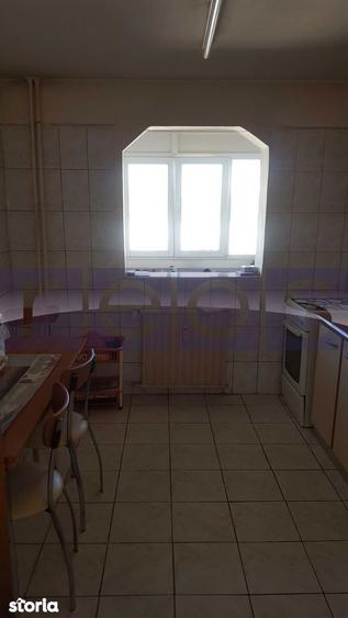 Apartament cu 3 camere decomandat, mobilat în Dristor