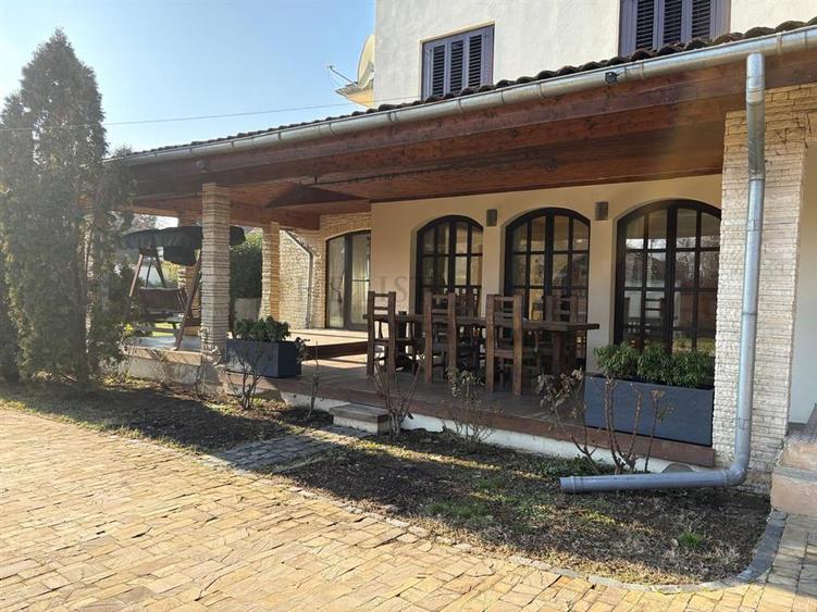 Casă individuală cu 7 camere cu Teren 1220 Mp în Pipera