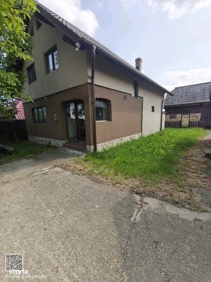 Casă cu 4 camere cu Teren 2600 Mp în Ipotești