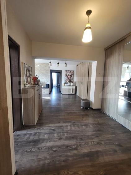 Apartament cu 3 camere semidecomandat, mobilat în Central