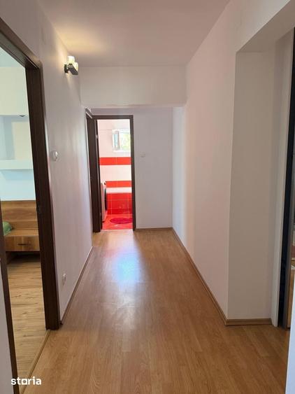 Apartament cu 4 camere decomandat în Pandurilor