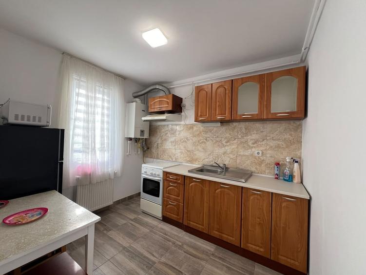 De inchiriat apartament cu o camera, decomandat, zona Cetatii - 5