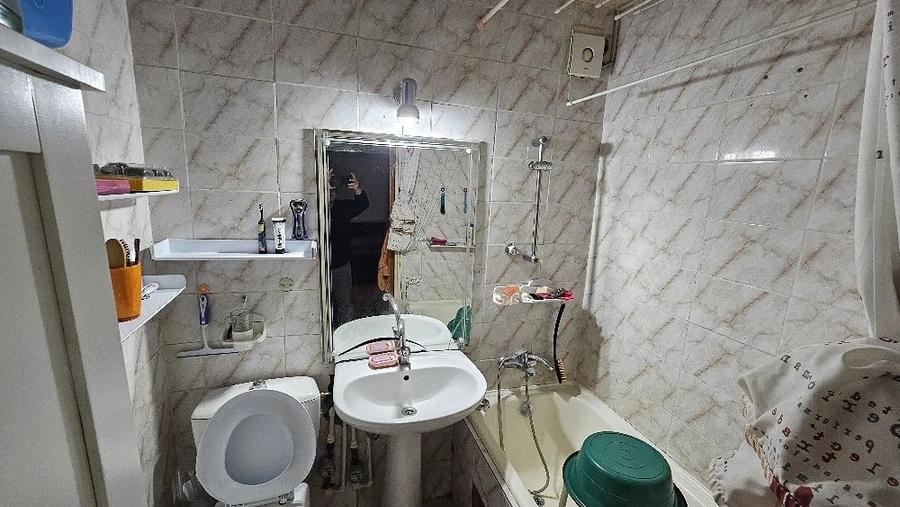 Apartament cu 3 camere decomandat în Alexandriei
