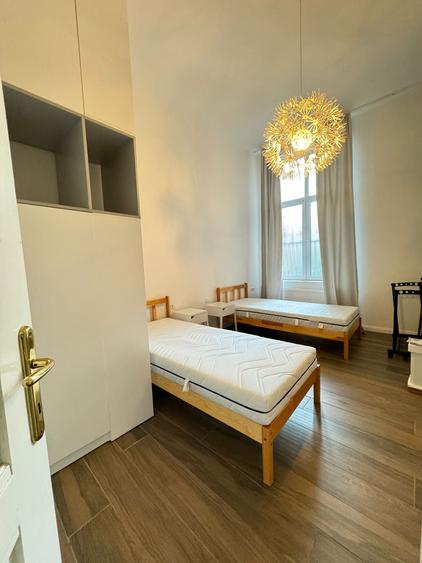 Apartament cu 4 camere decomandat, mobilat în Elisabetin