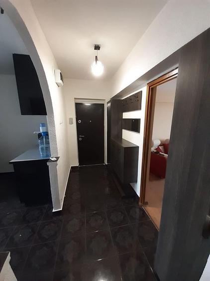 Apartament cu 3 camere decomandat, mobilat în Brazda lui Novac