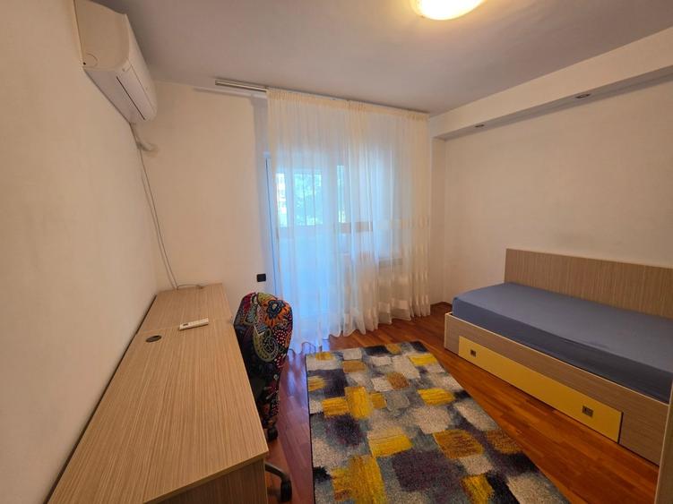 Apartament cu 4 camere decomandat în Fundeni