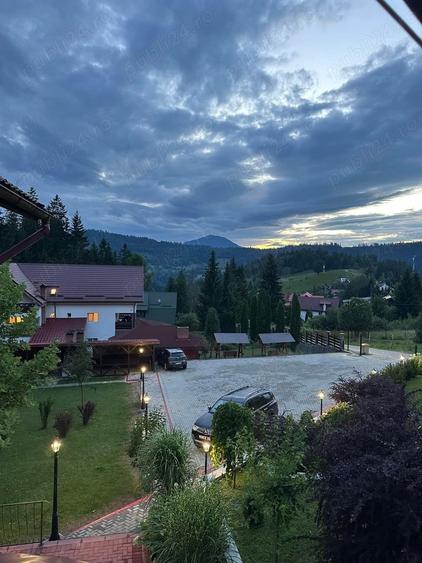 Casă cu 19 camere în Durău