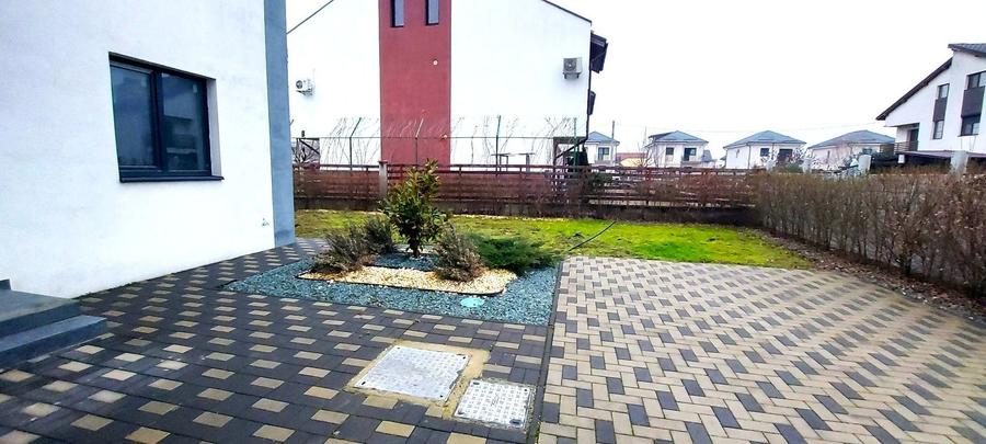 Duplex cu 5 camere cu Canalizare în Central