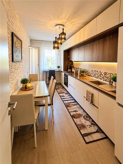 Apartament cu 2 camere decomandat în Tractorul