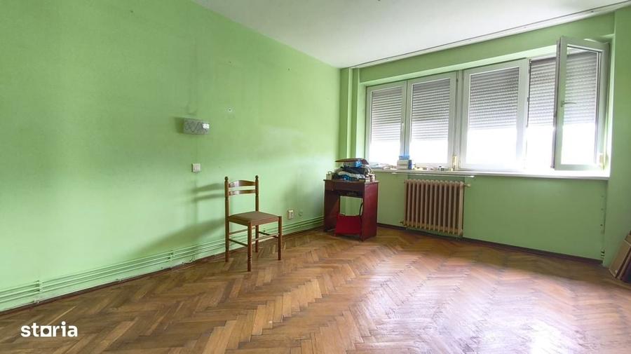 Apartament cu 3 camere decomandat în Central