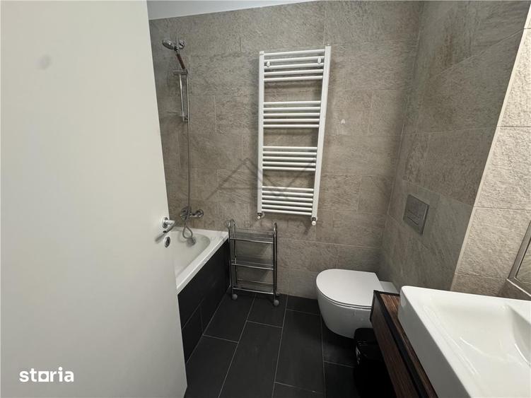 Casă cu 4 camere cu Piscina în Central