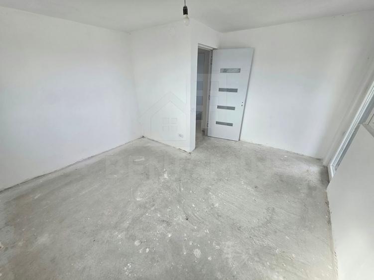 Casă cu 5 camere cu Teren 346 Mp în Exterior Est