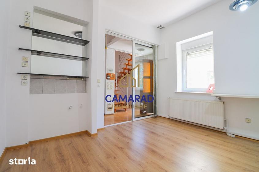 Casă cu 9 camere cu Teren 50 Mp în Tei