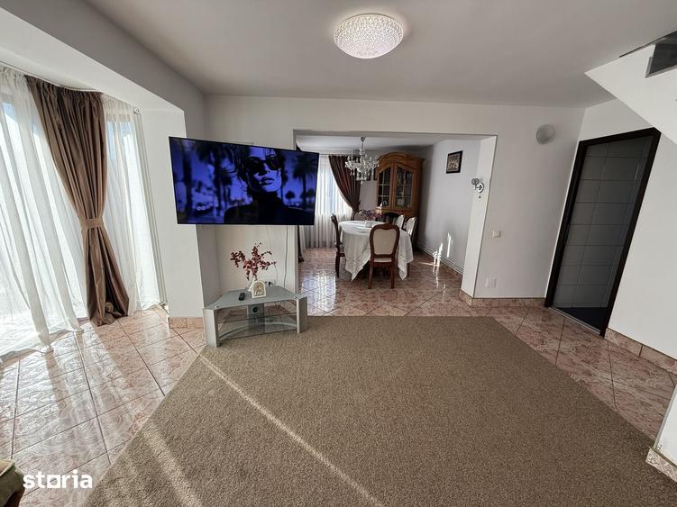 Casă cu 4 camere cu Teren 1714 Mp în Popricani