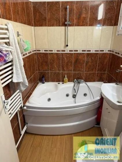 Apartament cu 2 camere decomandat în Km 4